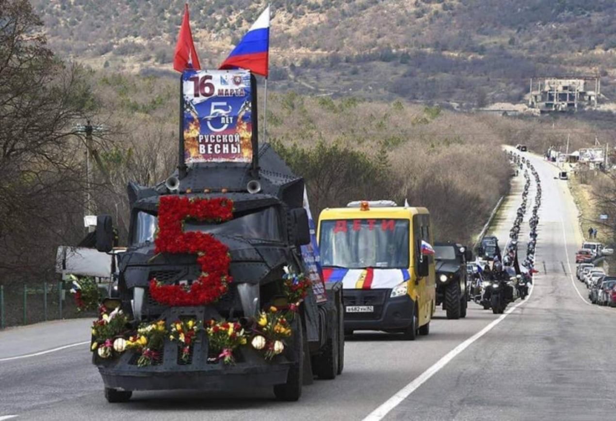 Показательный праздник для замыливания глаз: как в Крыму вспоминали аннексию Показательный праздник для замыливания глаз: как в Крыму вспоминали аннексию