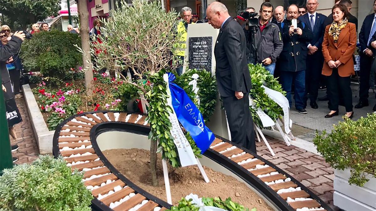 Вандалы надругались над мемориалом Холокоста в Греции Вандалы надругались над мемориалом Холокоста в Греции