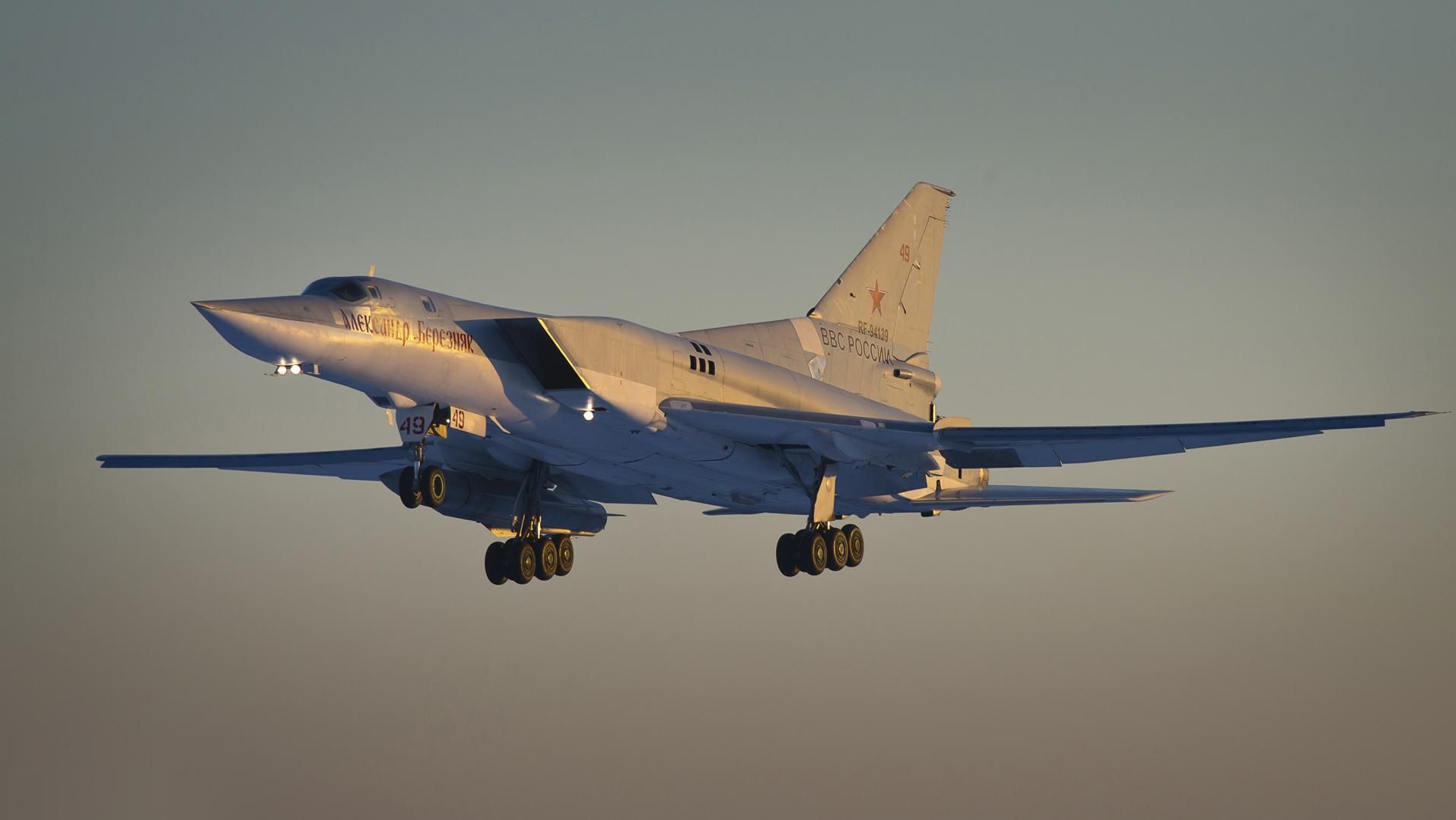 Росія розмістила в Криму літаки, здатні ядерним ударом "знищити будь-яку ціль у Європі" Росія розмістила в Криму літаки, здатні ядерним ударом "знищити будь-яку ціль у Європі"