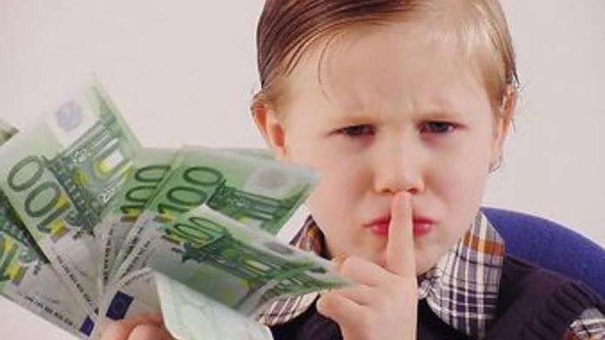 9-річна дитина роздала гроші батьків усім сусідам 9-річна дитина роздала гроші батьків усім сусідам