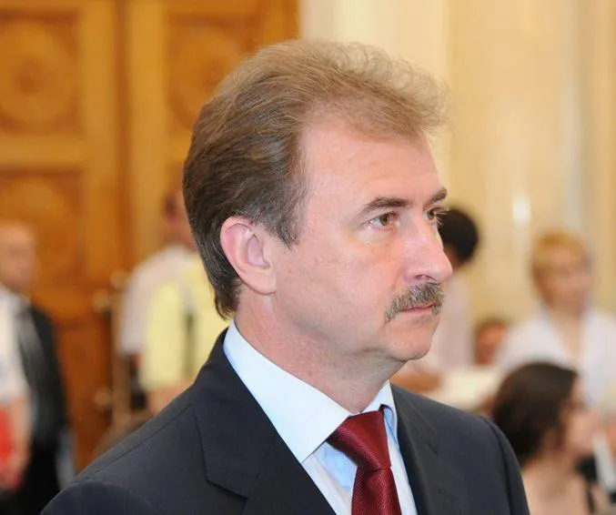 попов попов