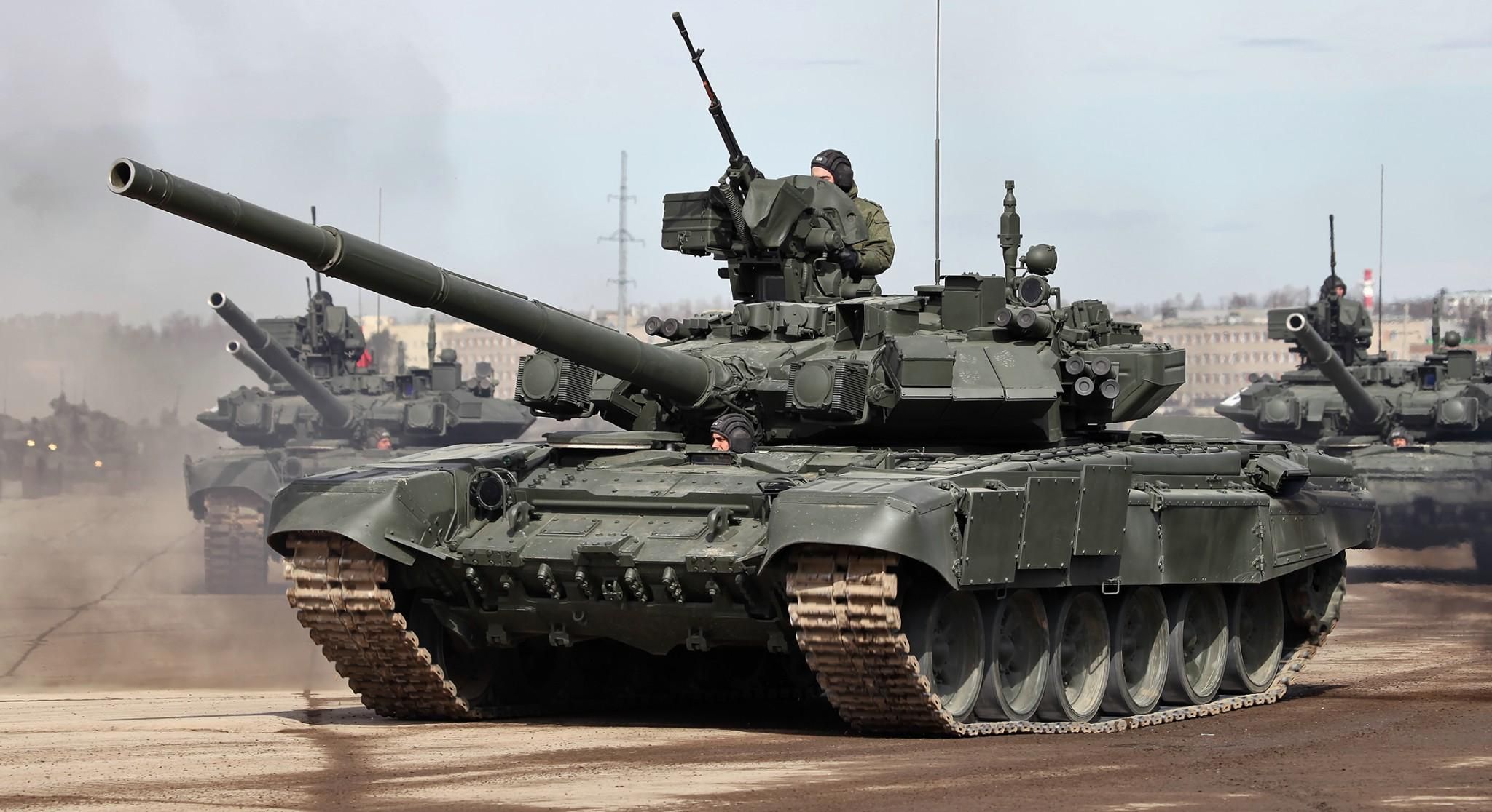 Ракетні комплекси та десятки танків: на окупованій Луганщині зафіксували засилля техніки