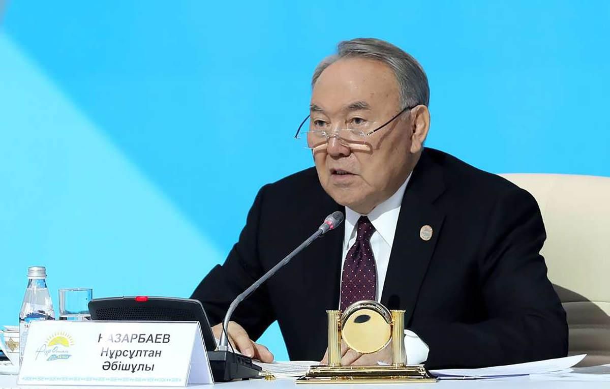 Назарбаев перед отставкой звонил президентам пяти стран