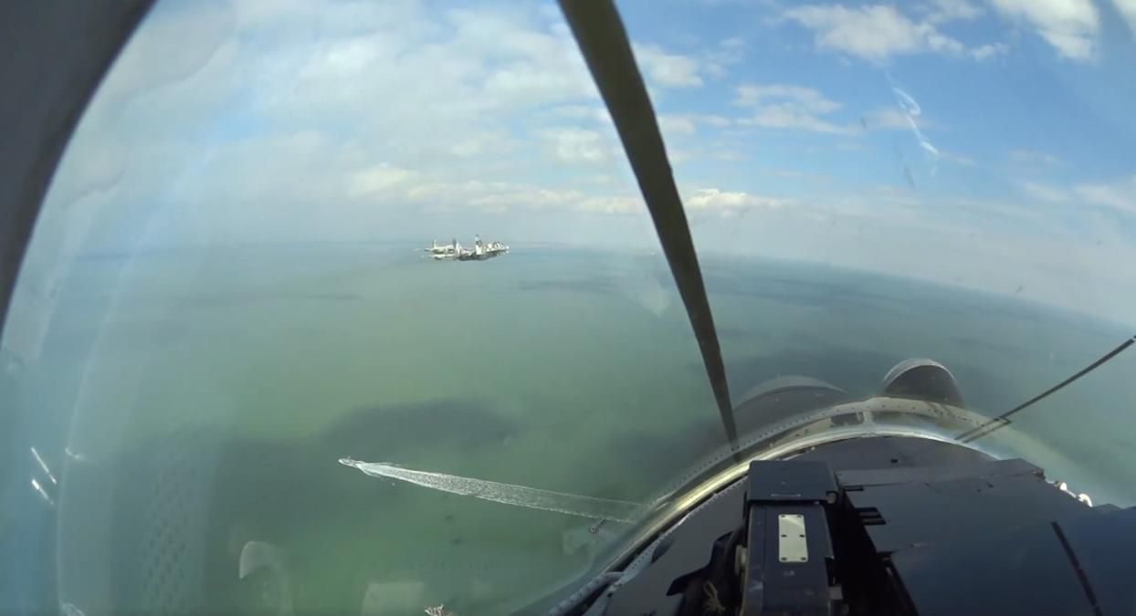 Українські винищувачі здійснили польоти над Азовським морем: захопливе відео