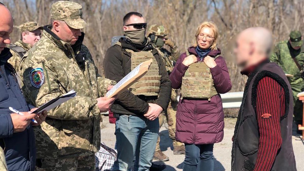 На оккупированной территории состоялась передача 60 заключенных: фото и видео На оккупированной территории состоялась передача 60 заключенных: фото и видео
