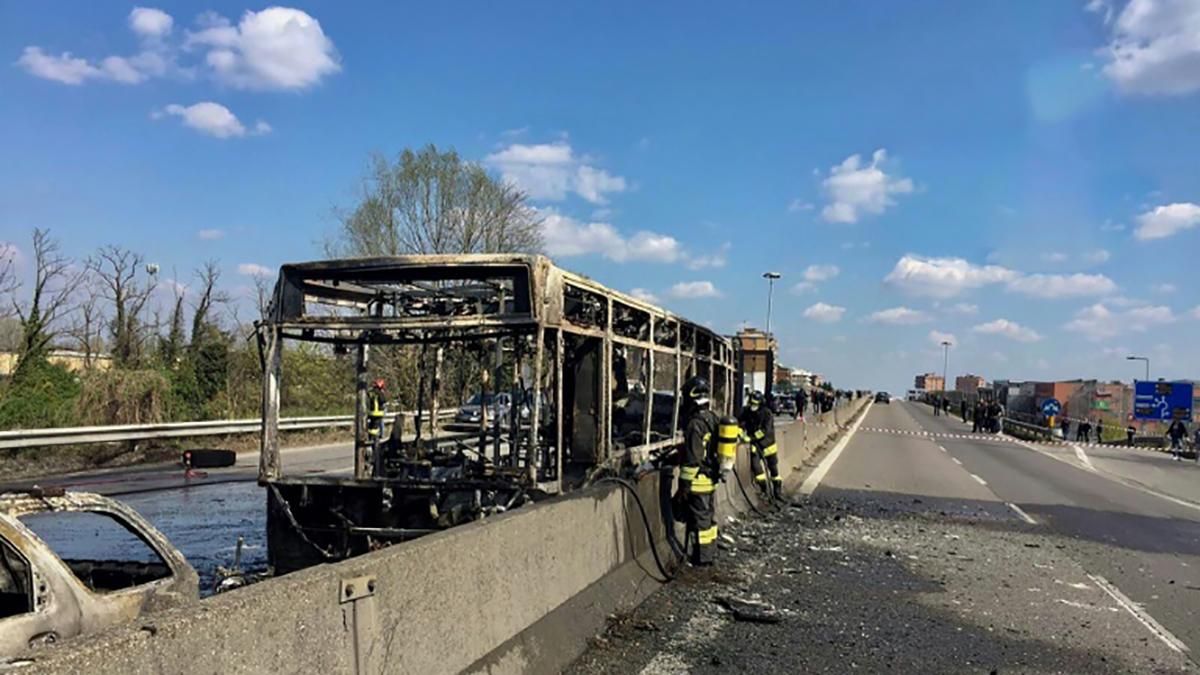 В Італії водій викрав та підпалив шкільний автобус із 51 дитиною всередині: моторошні подробиці