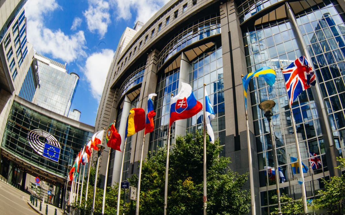 У Європарламенті заморозили членство угорської партії Орбана, який є прихильником Путіна У Європарламенті заморозили членство угорської партії Орбана, який є прихильником Путіна