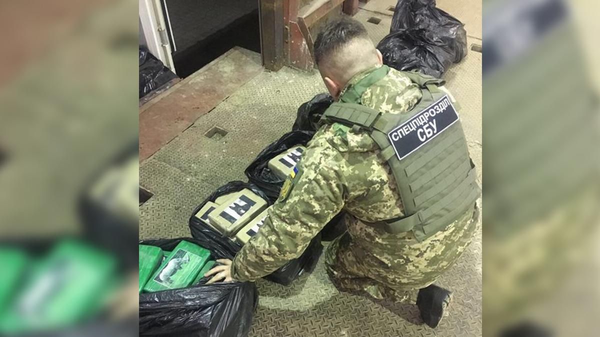Под видом бананов в Украину хотели провезти кокаина на 51 миллион долларов: фото и видео