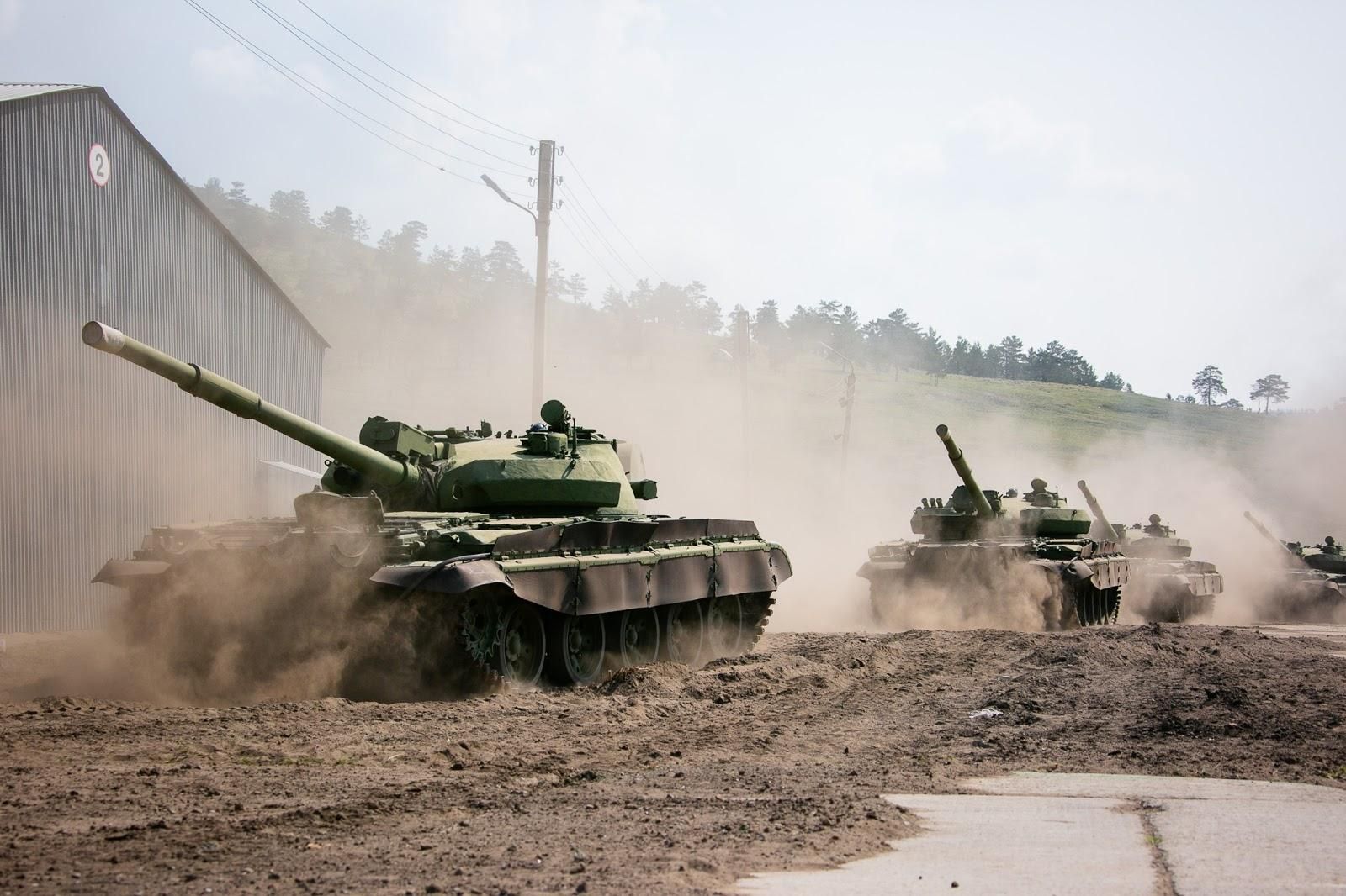 Ставлять танки просто біля будинків, – спостерігачі про техніку бойовиків на окупованому Донбасі
