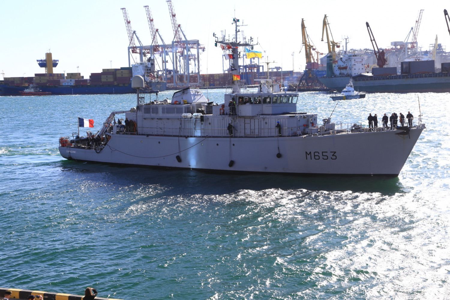 Французький військовий корабель зупинився в Одесі: яскраві фото та відео