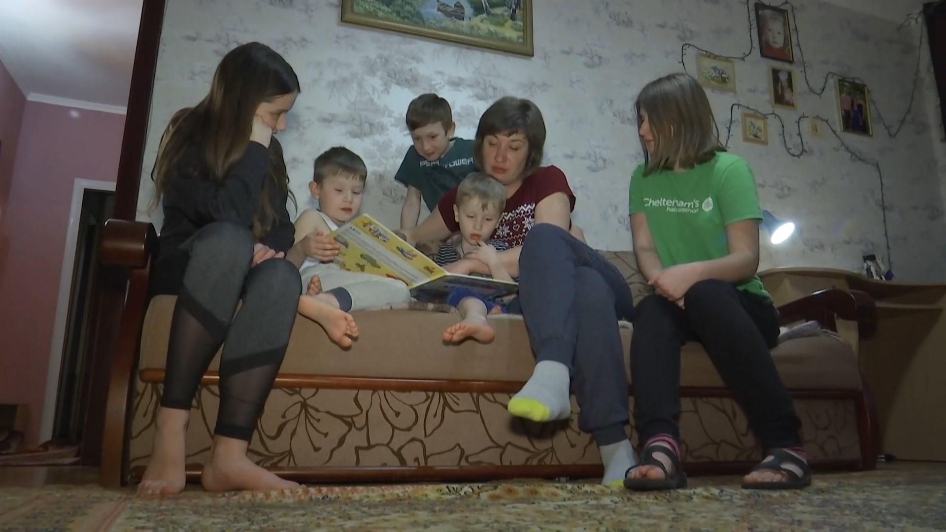 Многодетная семья три года пытается добиться улучшения жилищных условий Многодетная семья три года пытается добиться улучшения жилищных условий