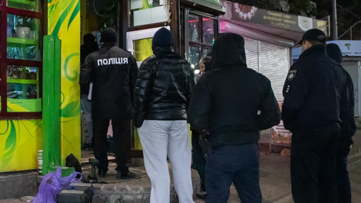 В Киеве повесился мужчина: ему угрожали на работе В Киеве повесился мужчина: ему угрожали на работе