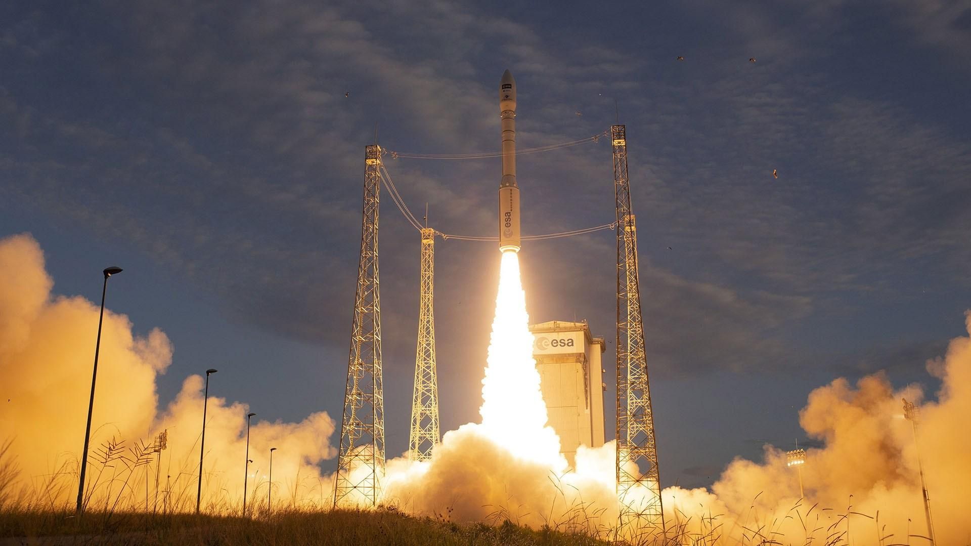 Європейська ракета з українським двигуном успішно вивела на орбіту супутник: вражаюче відео