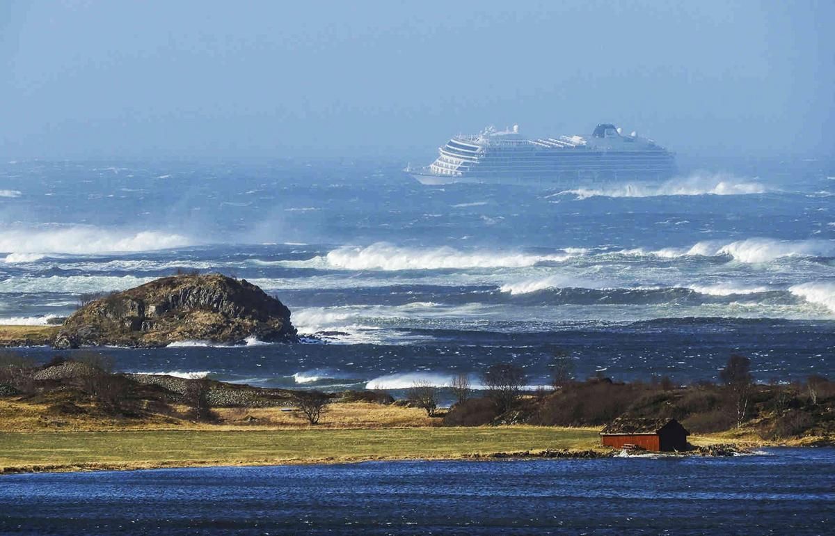Авария круизного лайнера у берегов Норвегии: спасение пассажиров завершено