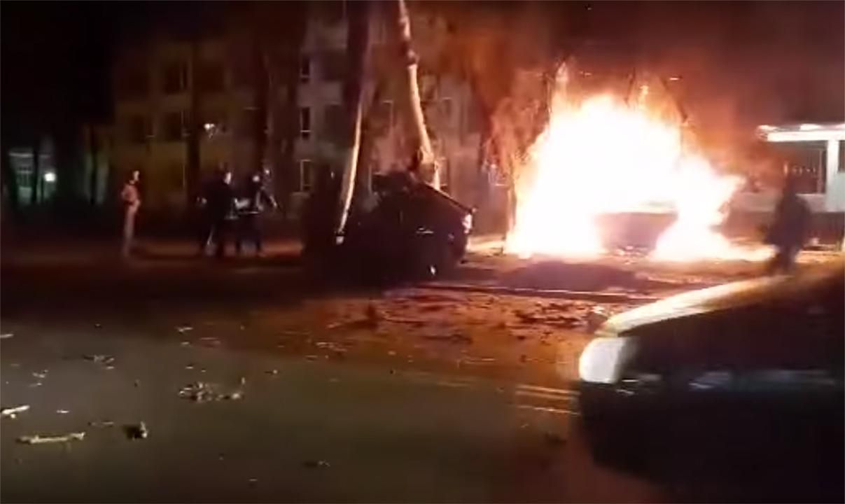 Смертельна ДТП в Одесі: автомобіль буквально розлетівся на шматки, загинули люди – відео Смертельна ДТП в Одесі: автомобіль буквально розлетівся на шматки, загинули люди – відео