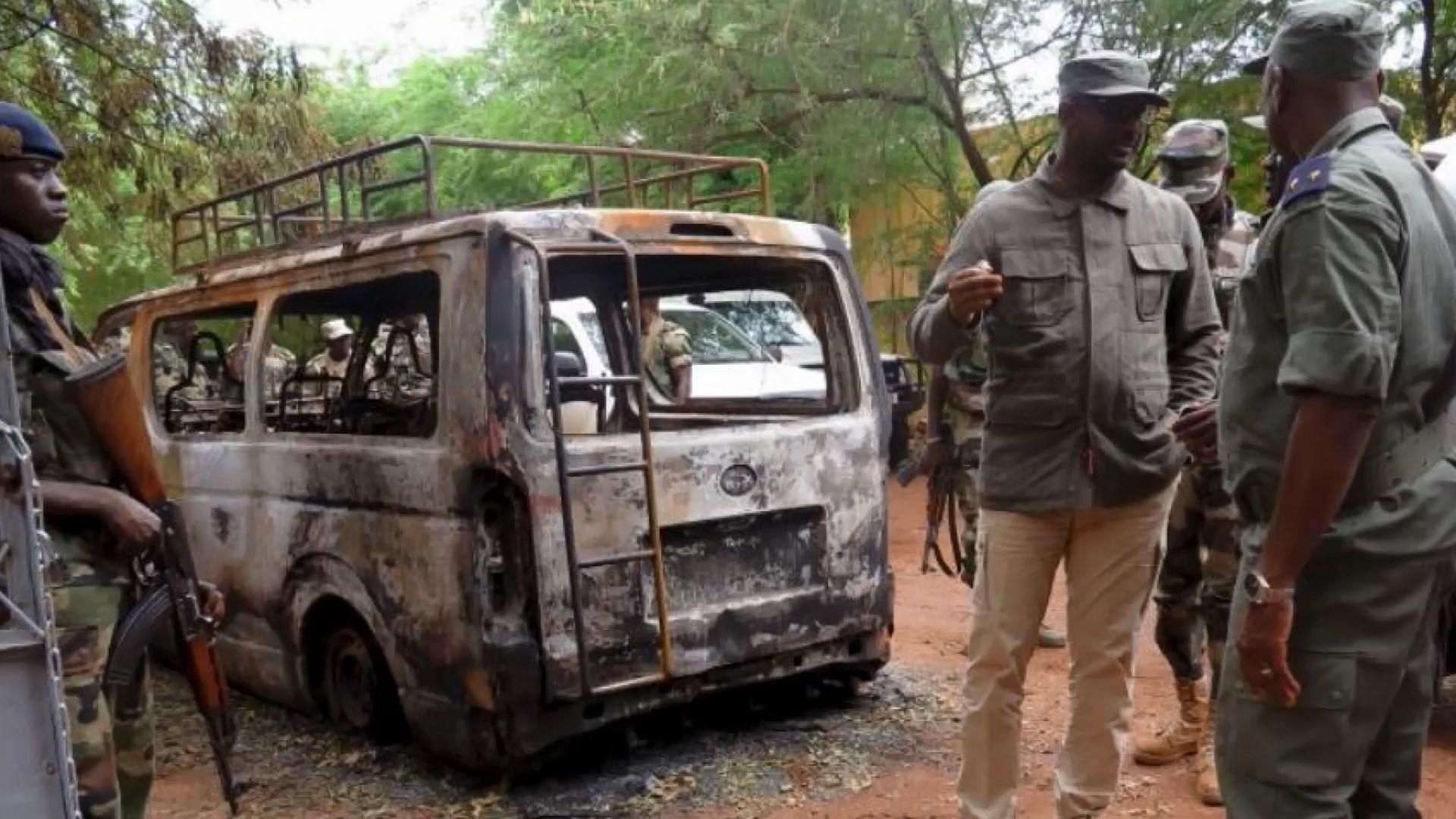 Неизвестные в охотничьих костюмах убили 134 жителя Мали: местные подозревают "Аль-Каиду"