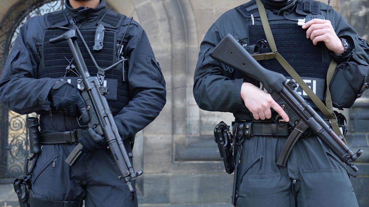 Нацполіція замінить автомати Калашникова на німецькі пістолети-кулемети: фото Нацполіція замінить автомати Калашникова на німецькі пістолети-кулемети: фото