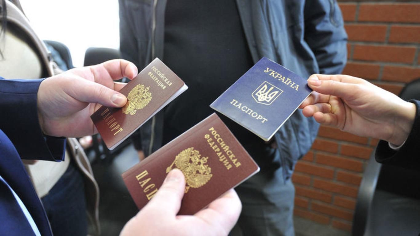 РФ планує видавати свої закордонні паспорти на окупованих територіях, – проросійські ЗМІ 