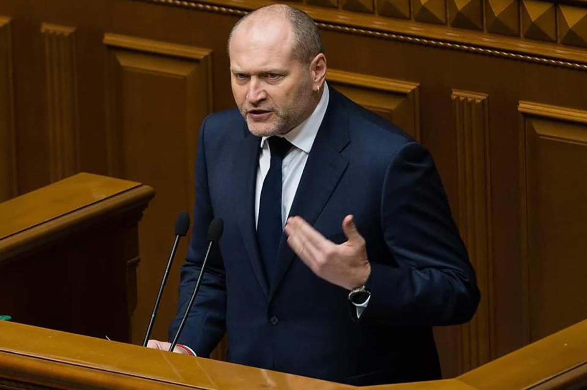 В офіс нардепа Берези спробували увірватися озброєні люди В офіс нардепа Берези спробували увірватися озброєні люди