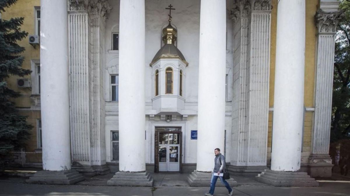 Окупанти виганяють із Криму Православну церкву України