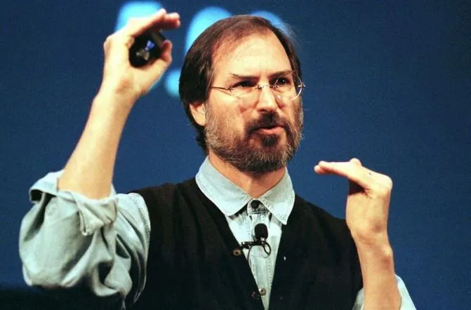 У 1996 році Стів Джобс вирішив повернутись у компанію Apple