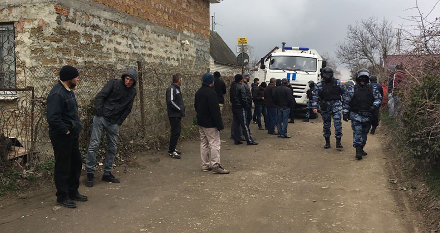 Росія арештувала дев'ятьох кримських татар Росія арештувала дев'ятьох кримських татар