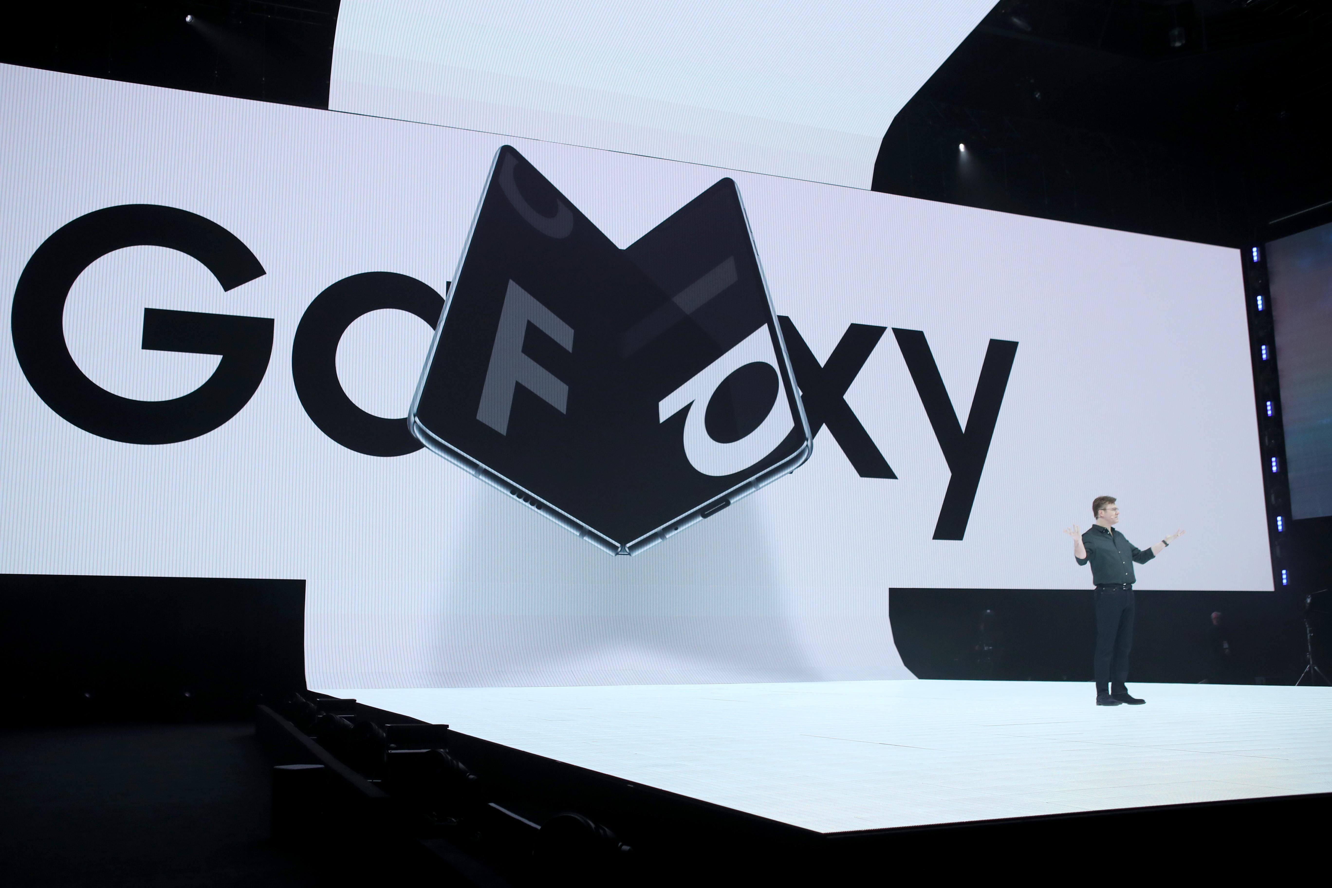 Чи надійний гнучкий дисплей Samsung Galaxy Fold: випробування на "живучість"