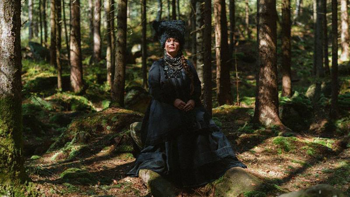 Український етно-гурт DakhaBrakha презентував кліп "Пливе човен"