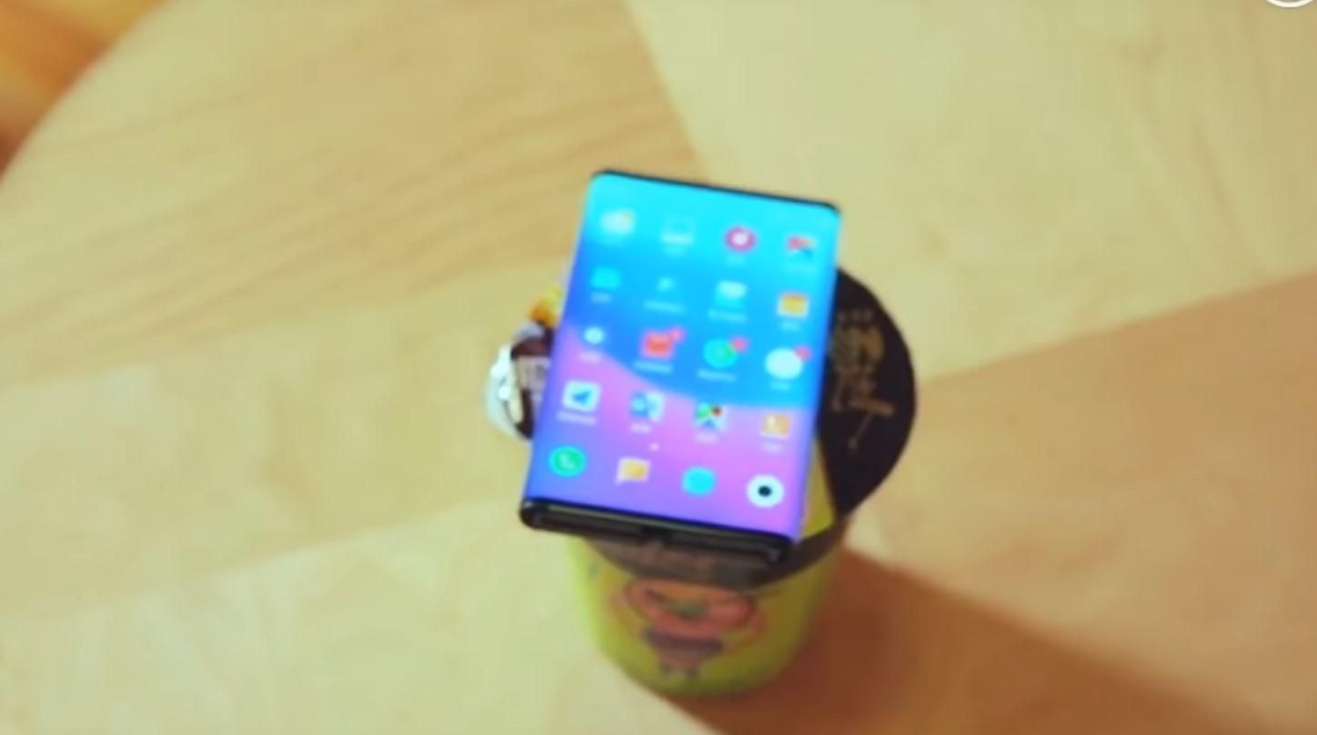 Гибкий смартфон Xiaomi Mi Fold засветился на новом видео