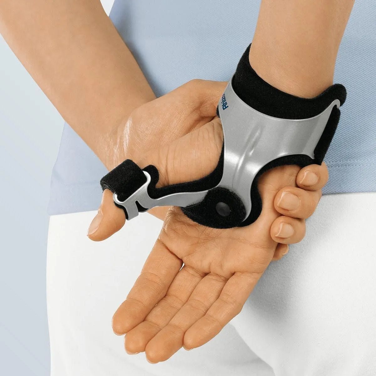 Для того, щоб знерухомити суглоб, лікар може накласти шину Для того, щоб знерухомити суглоб, лікар може накласти шину