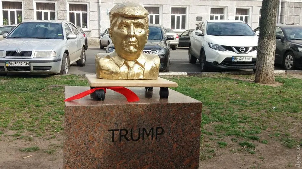 Трамп президент США скульптура Одеса