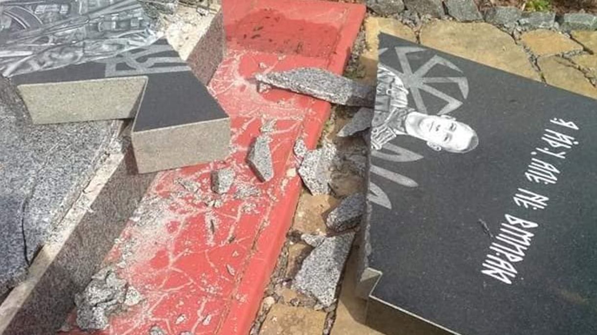 На Вінниччині вандали розтрощили могилу бійця АТО: фото