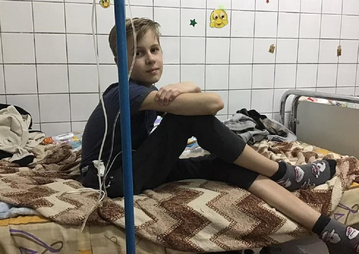 12-річний Денис потребує пересадки кишківника: батьки просять про допомогу