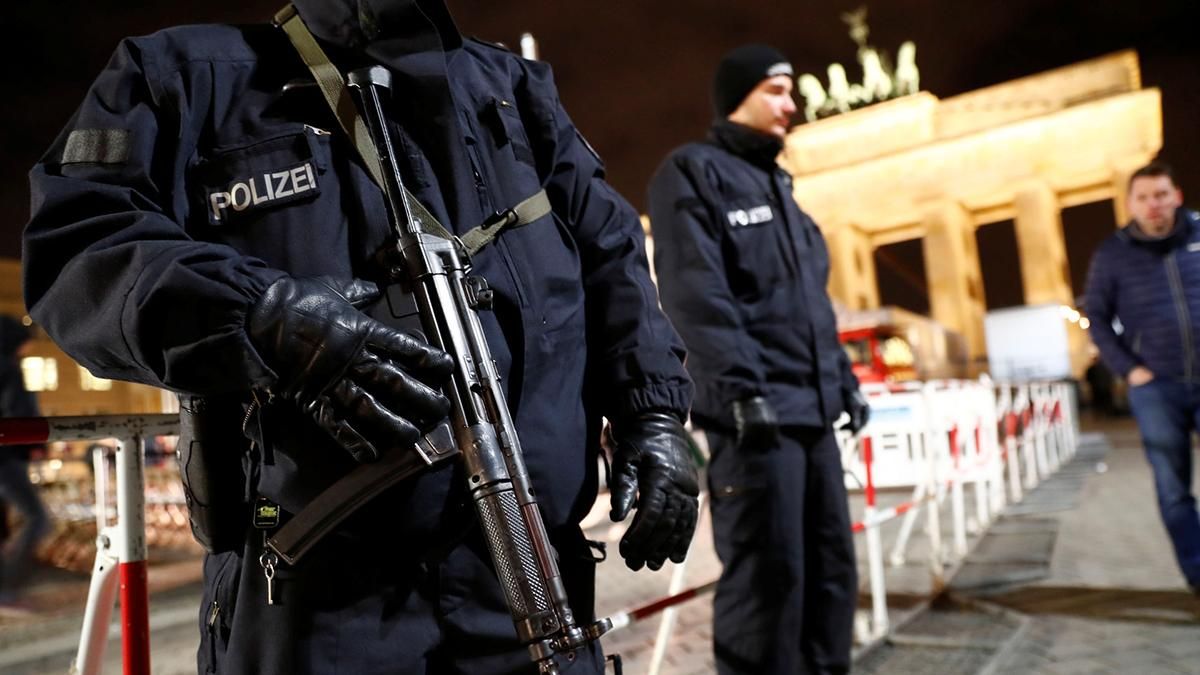 Десятерых предполагаемых террористов арестовали в Германии Десятерых предполагаемых террористов арестовали в Германии