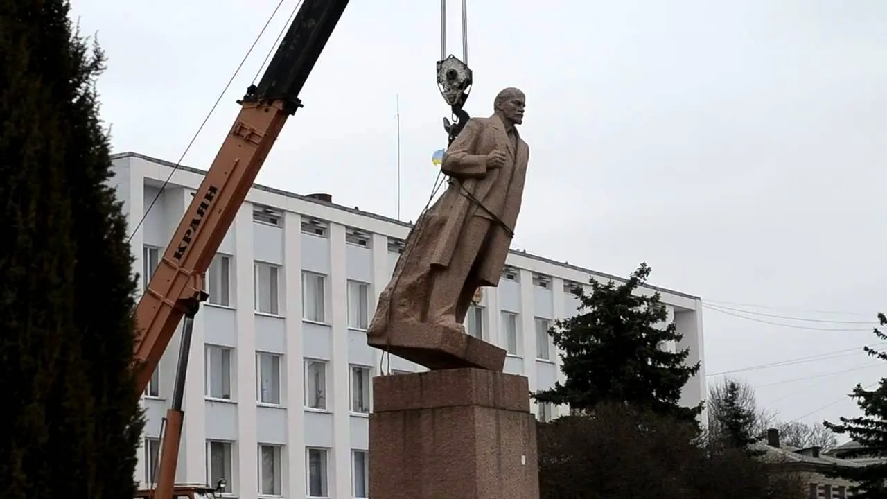 ЛЕНІН ДЕКОМУНІЗАЦІЯ