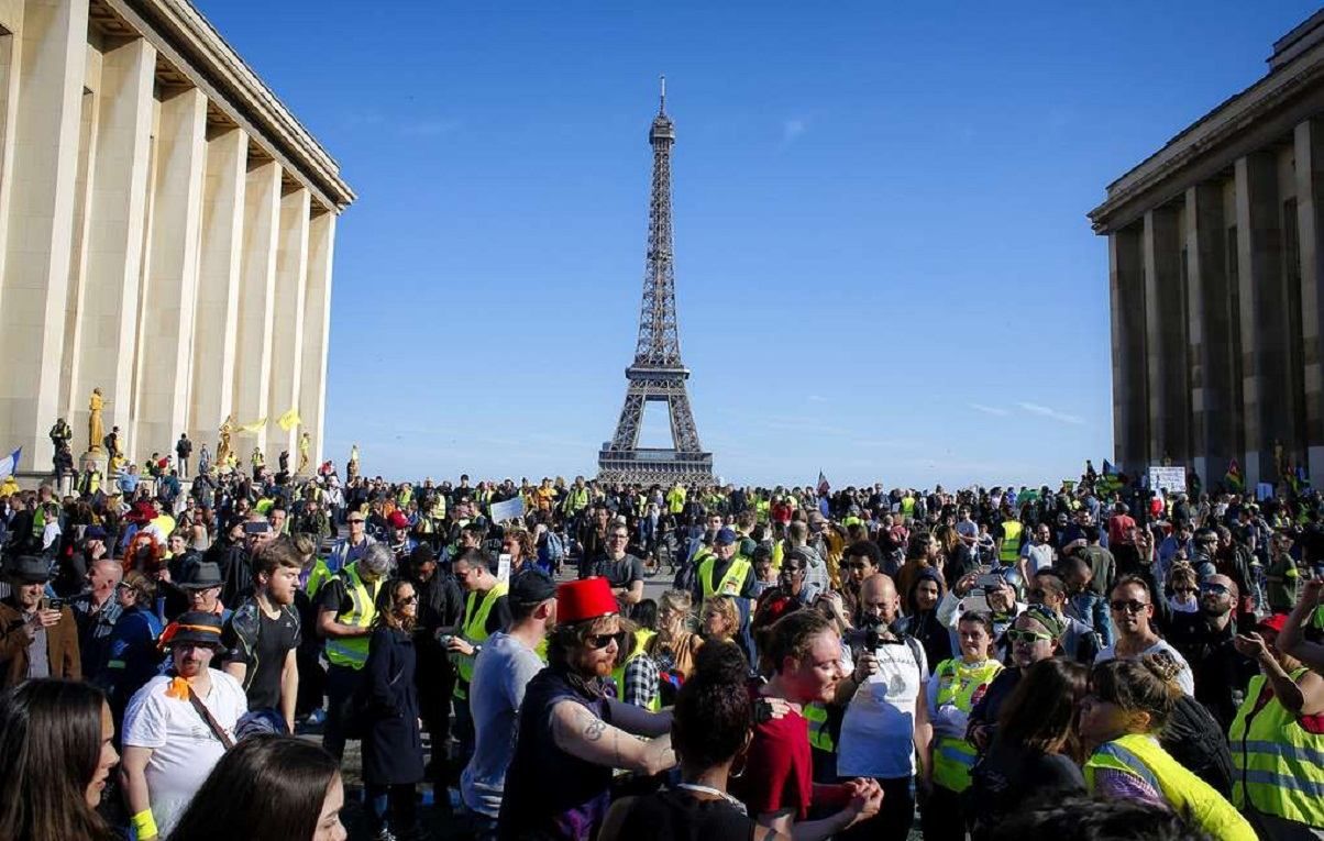 У Франції пройшла 20-а хвиля маршів "жовтих жилетів": протистояння спадає
