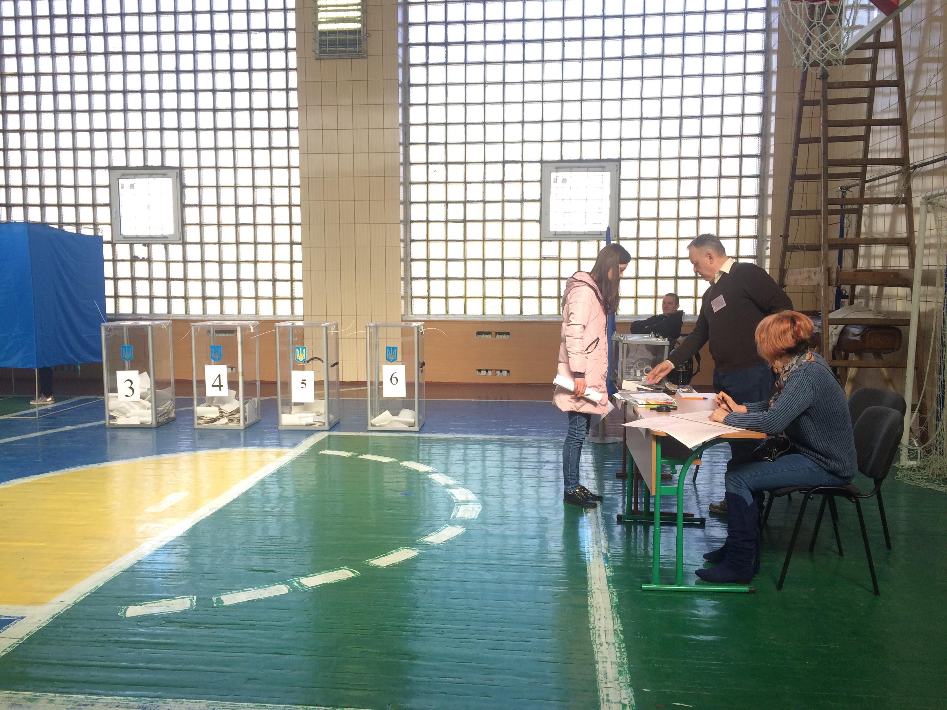 На Чернігівщині невідомий спробував підпалити виборчу дільницю На Чернігівщині невідомий спробував підпалити виборчу дільницю