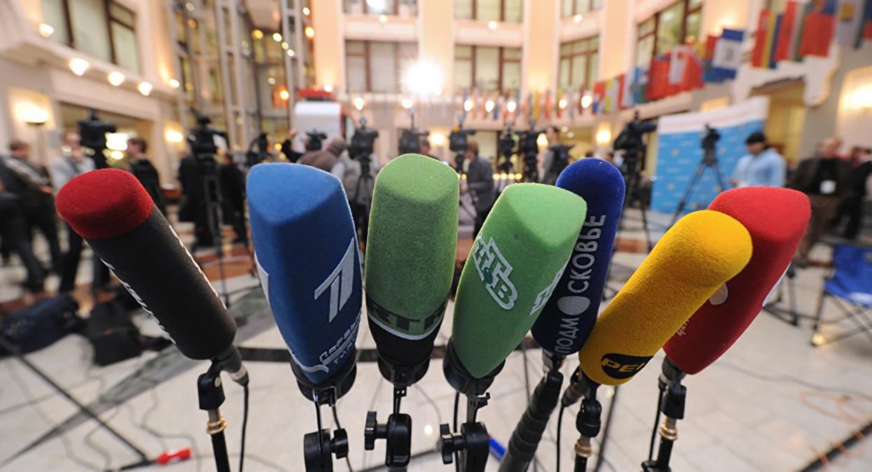 Російські журналісти хотіли потрапити на виборчу дільницю у Мінську: їх не впустили