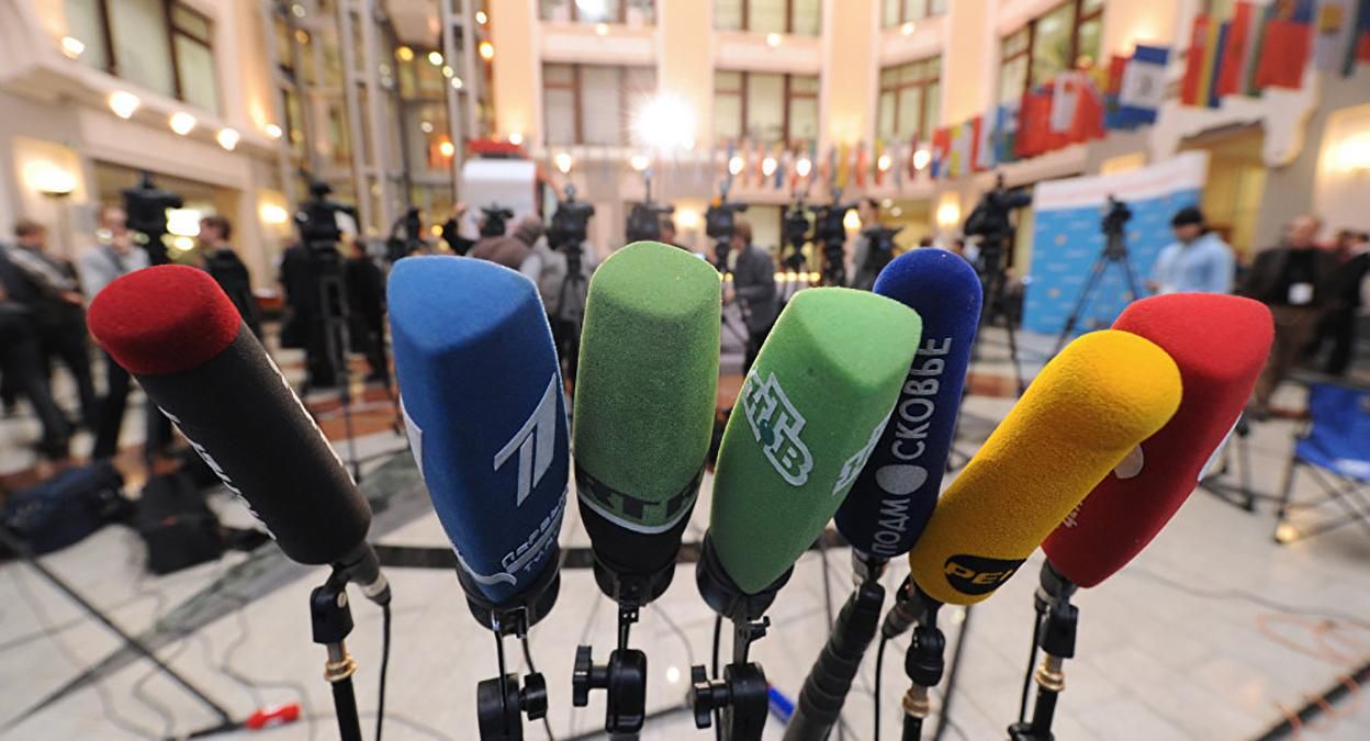 Російські журналісти хотіли потрапити на виборчу дільницю у Мінську: їх не впустили Російські журналісти хотіли потрапити на виборчу дільницю у Мінську: їх не впустили