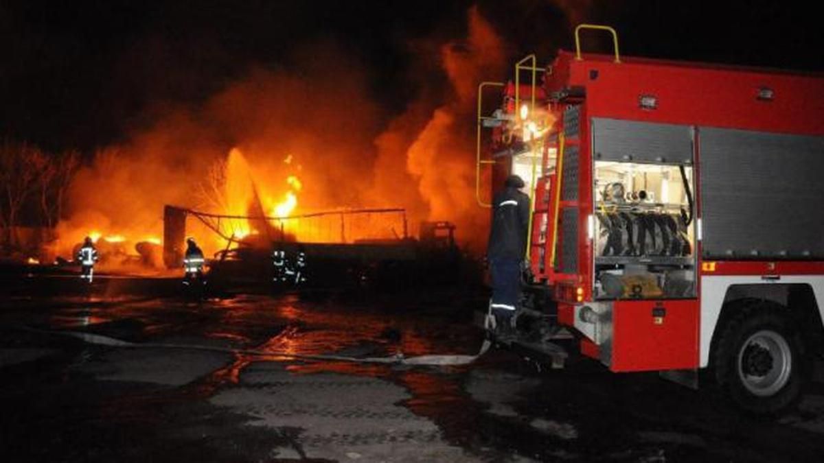Пожежа і вибухи у Кропивницькому: у лікарні помер водій автоцистерни з газом