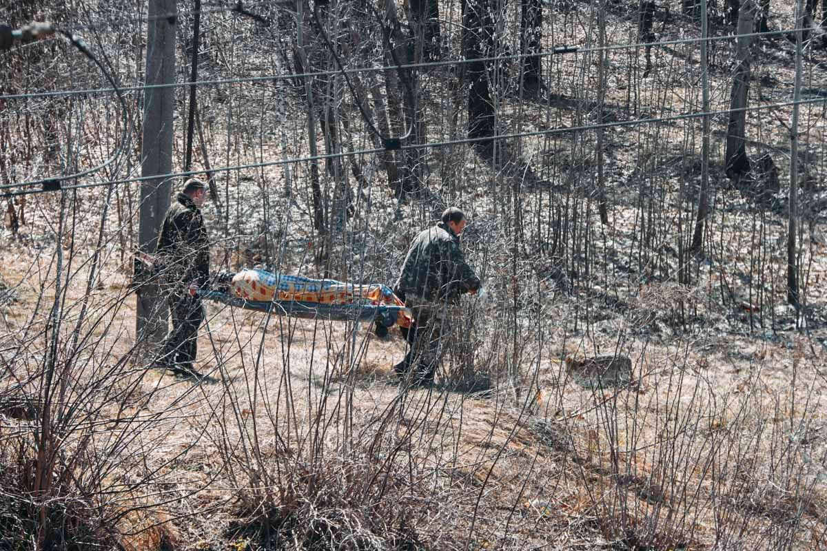 В Киеве на железнодорожном мосту повесился мужчина: фото, видео В Киеве на железнодорожном мосту повесился мужчина: фото, видео