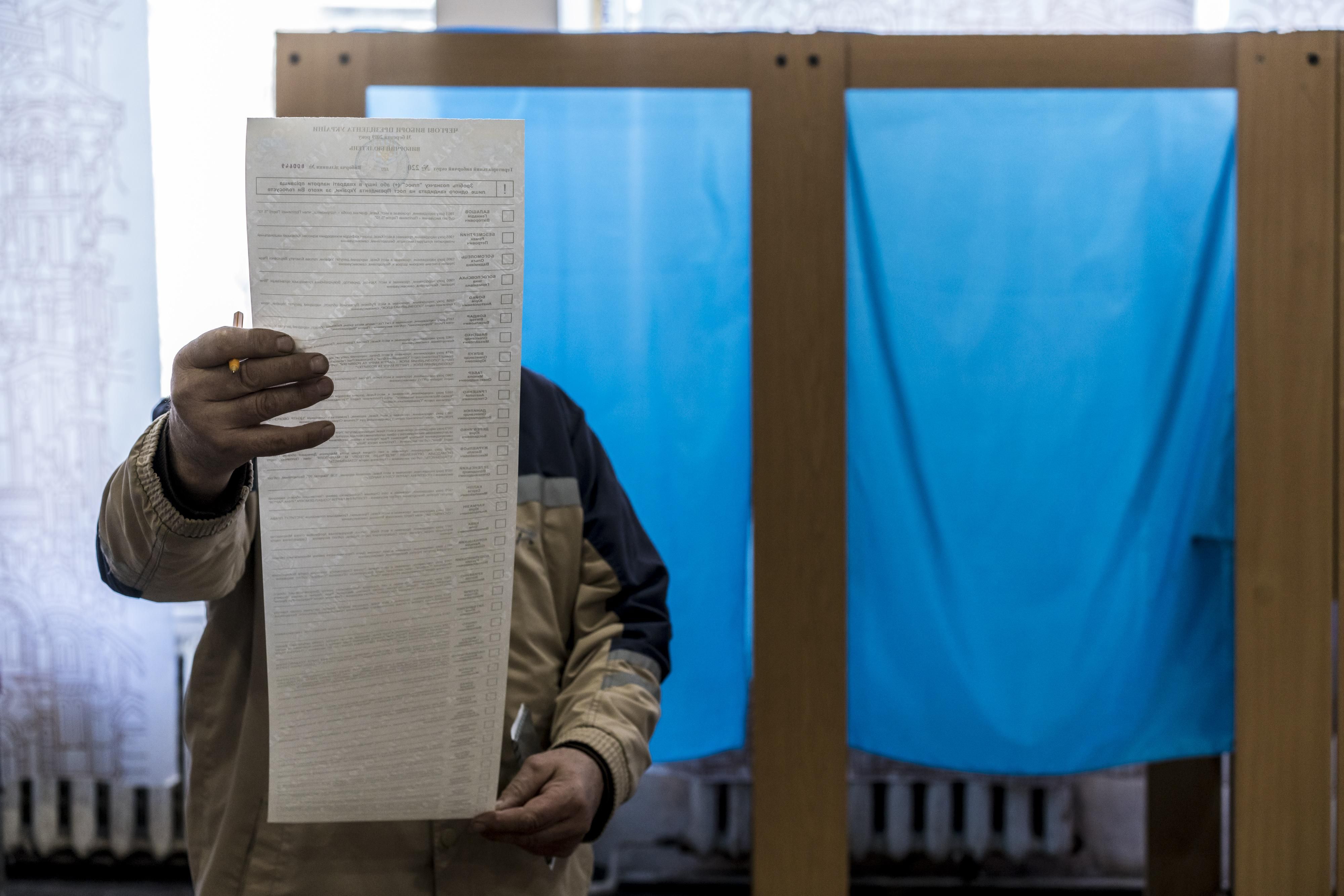 Як відсутність графи "проти всіх" вплинула на результати виборів: пояснення експерта