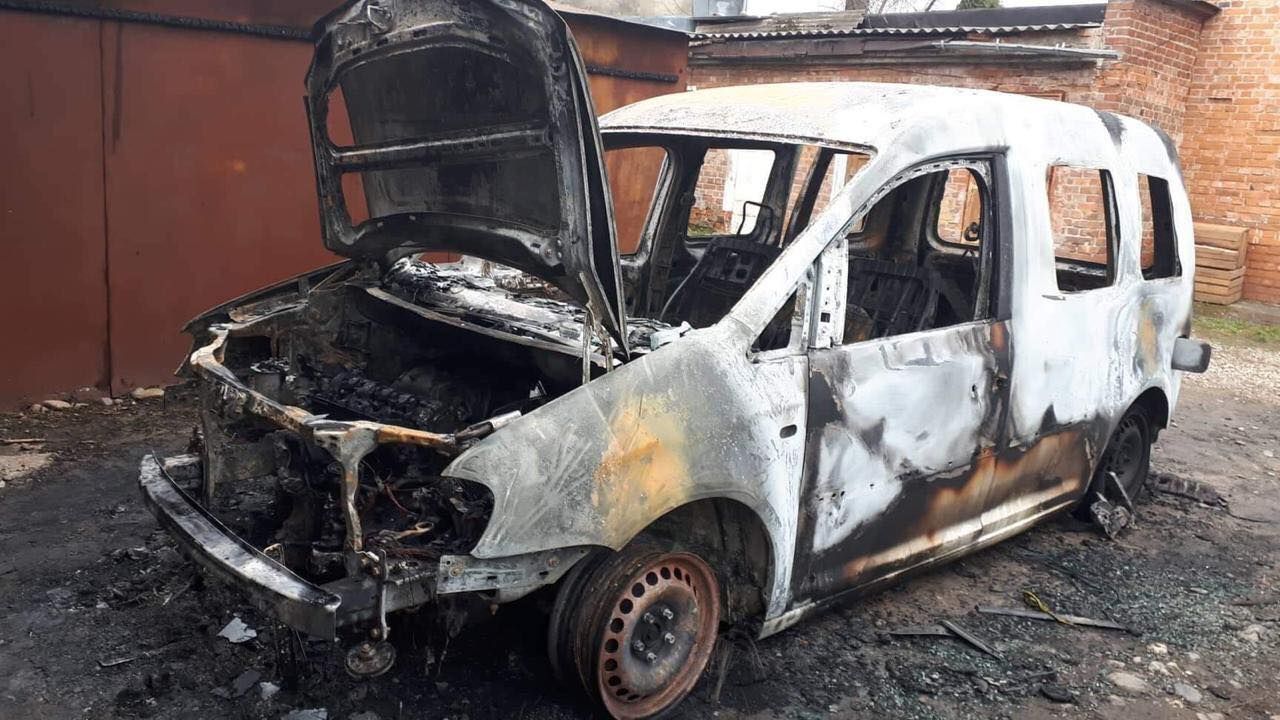 Ночь огня перед днем тишины: коломыйскому депутату от "Самопомочи" подожгли автомобиль