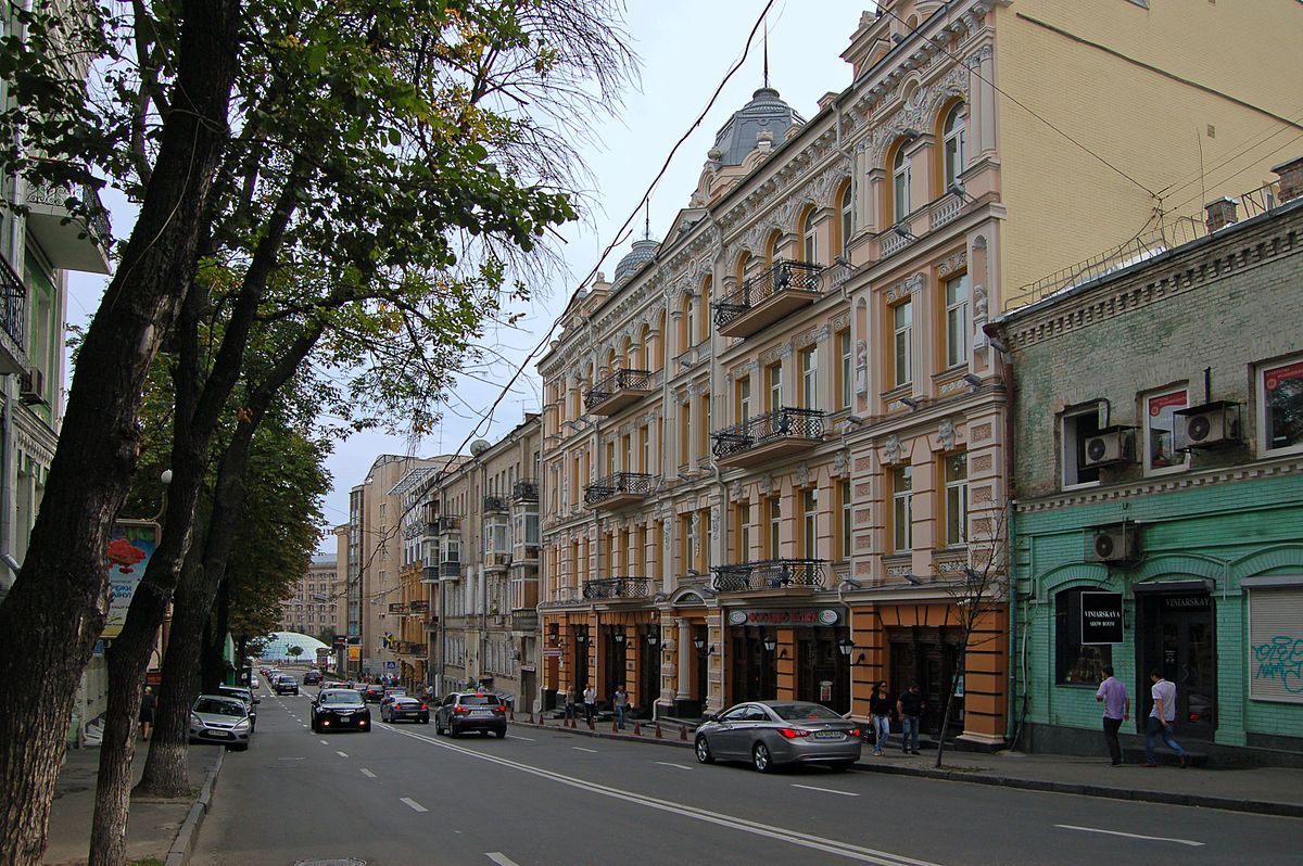 З квітня на деяких вулицях Києва можна їхати зі швидкістю 80 кілометрів за годину: перелік