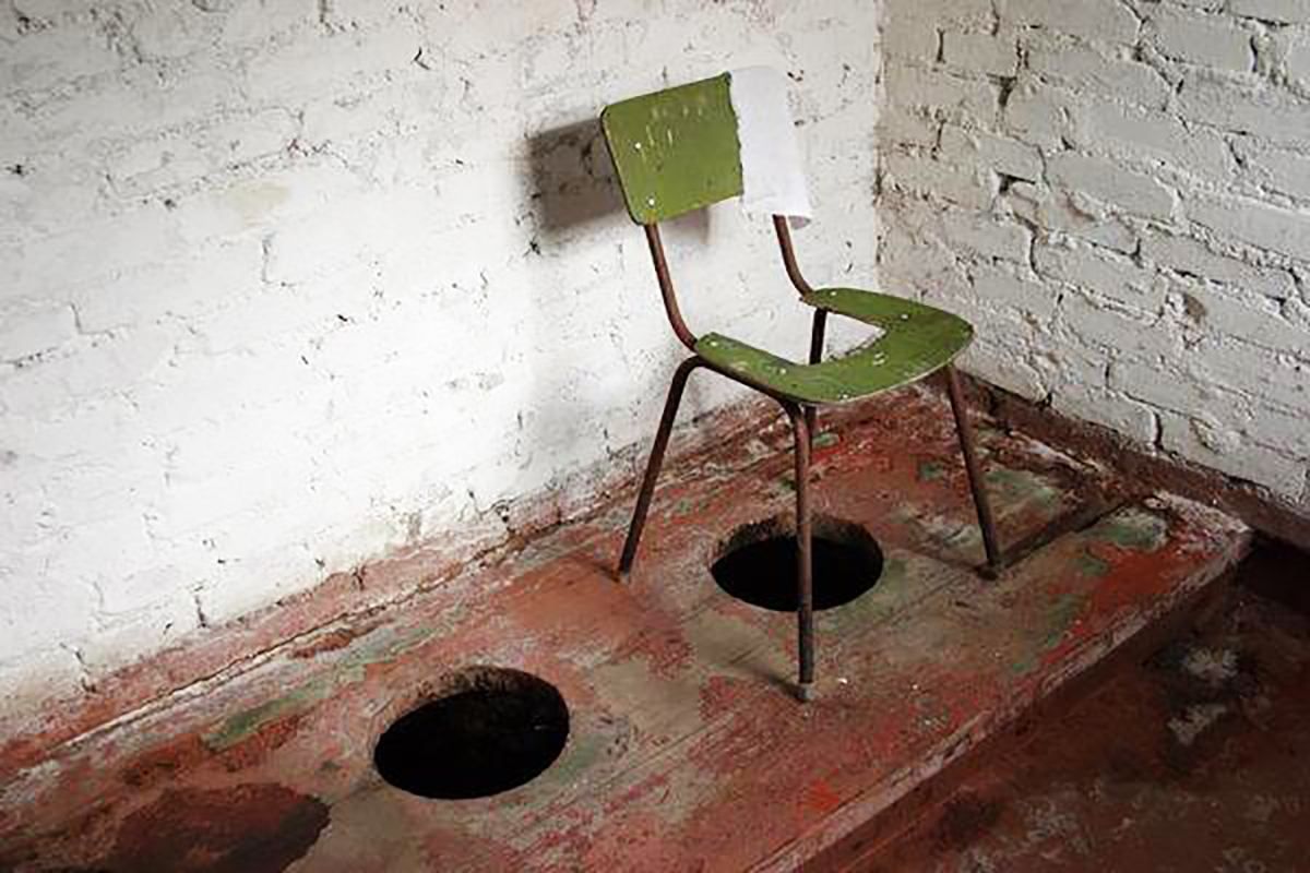 В выгребную яму вместо туалета ходит каждый пятый россиянин В выгребную яму вместо туалета ходит каждый пятый россиянин