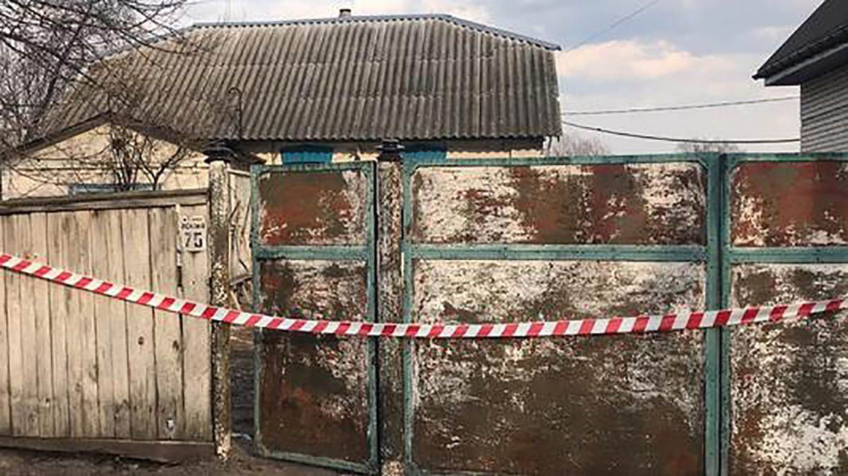 Під Києвом у власному домі знайшли труп чоловіка: фото Під Києвом у власному домі знайшли труп чоловіка: фото