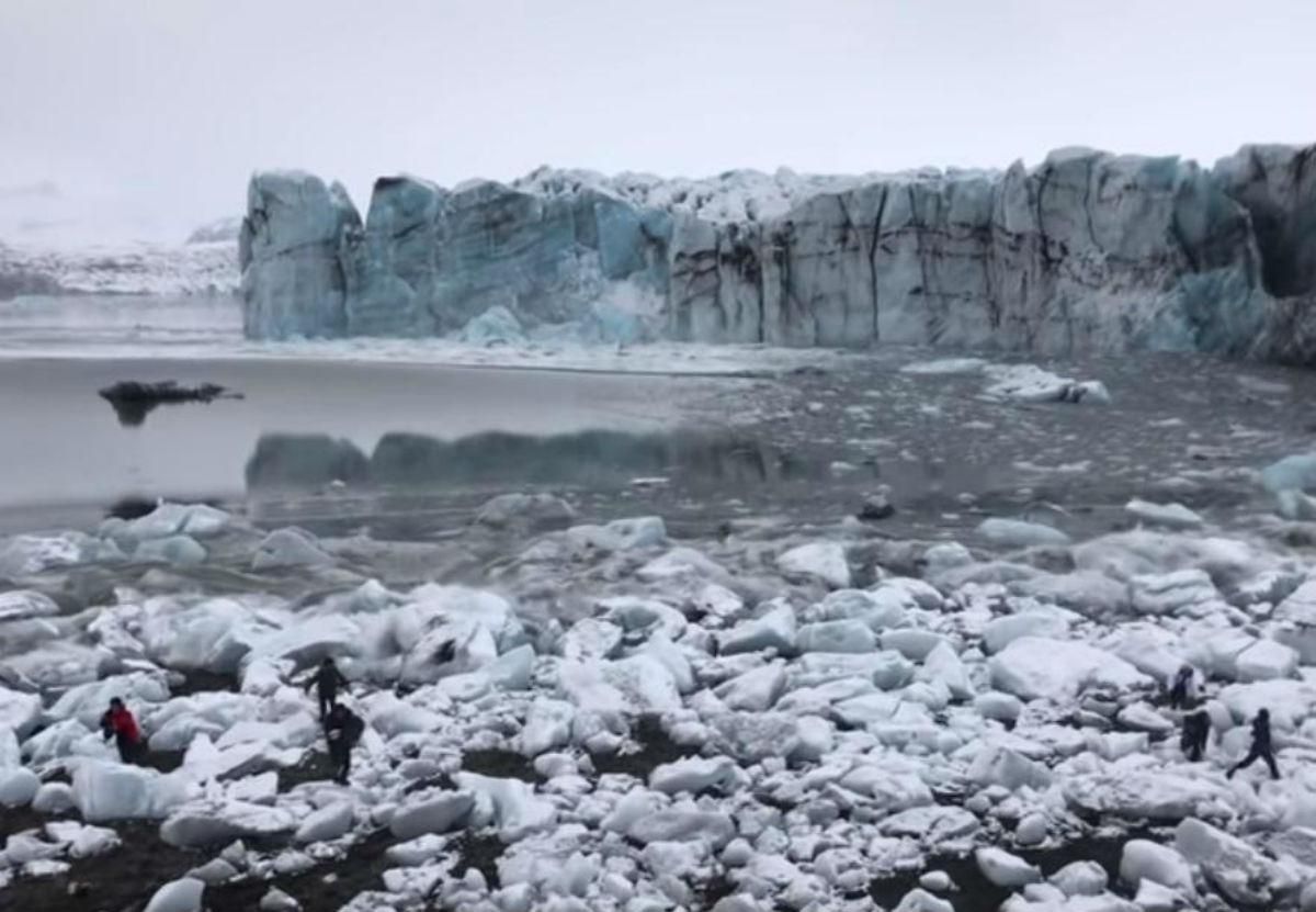 В Ісландії туристи тікали від величезної хвилі після обвалу льодовика: відео