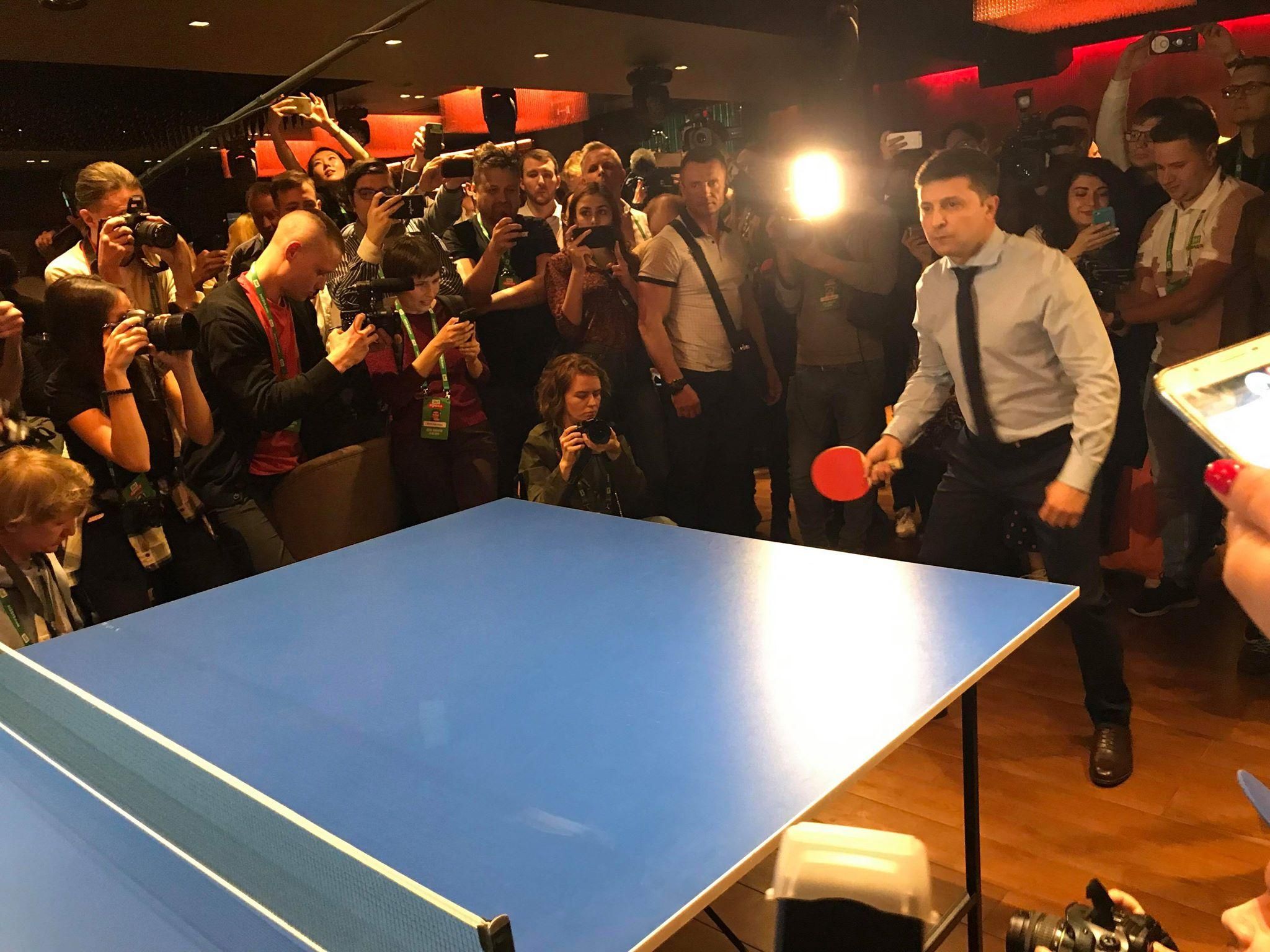 Алкоголь, ігри та стенд-ап від Зеленського: чим здивував штаб кандидата в президенти Алкоголь, ігри та стенд-ап від Зеленського: чим здивував штаб кандидата в президенти