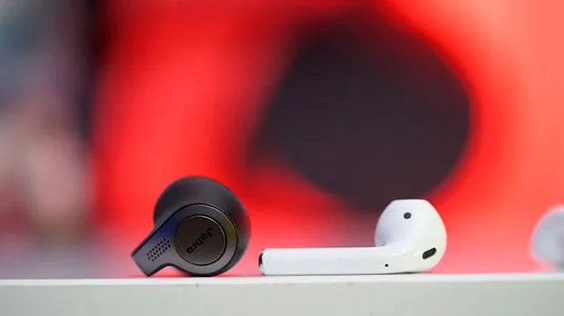Лідери на ринку бездротових навушників – Apple та Jabra