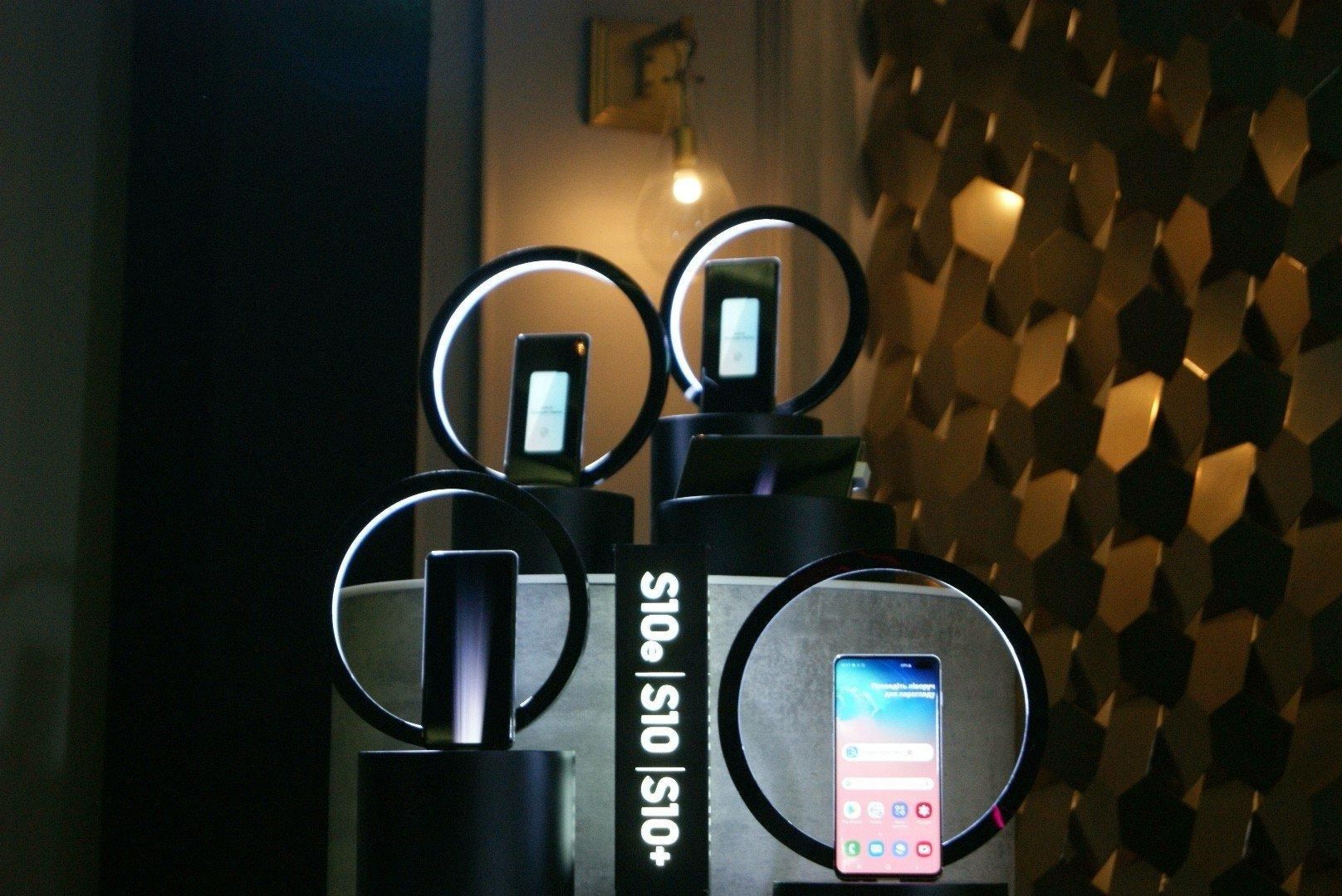 Смартфоны линейки Samsung Galaxy S10 получили обновление